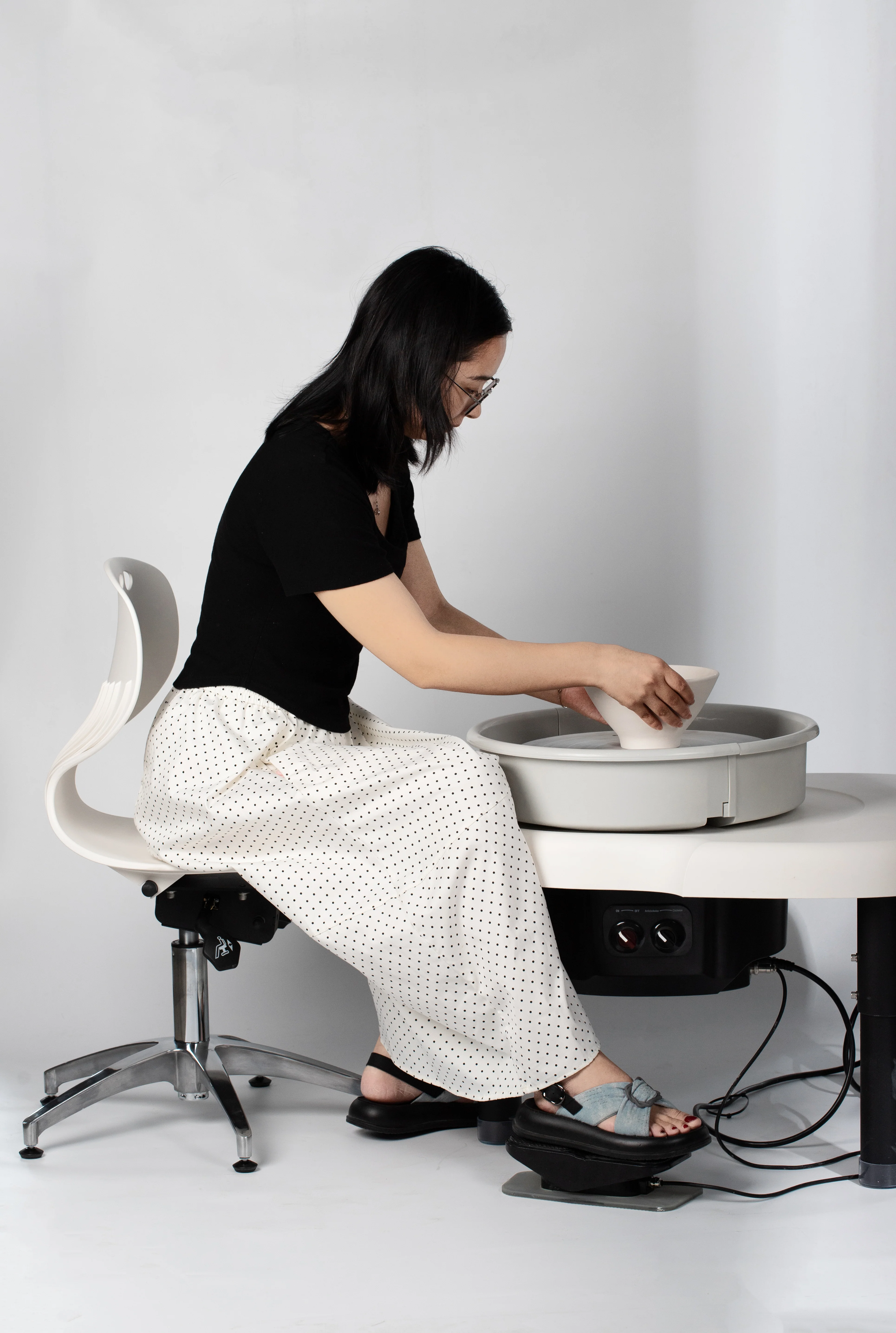 TILTING POTTER'S CHAIR STOOL - Image 4