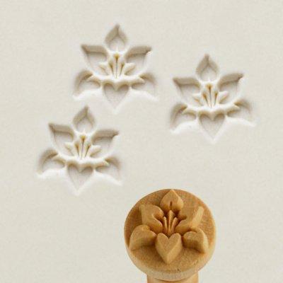 MKM MEDIUM STAMP - DAYLILY (SCM-049)