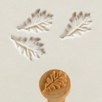 MKM MEDIUM STAMP - OAK LEAF (SCM-057)