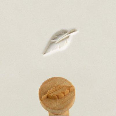 MKM MEDIUM STAMP - FEATHER (SCM-155)